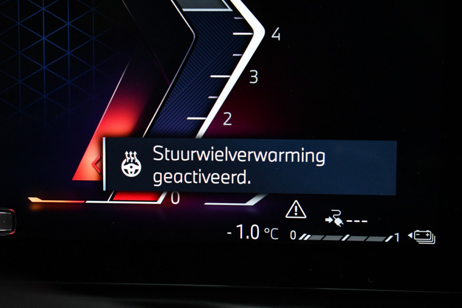 BMW 3 Serie Touring 330e M-Sport Pano ACC Trekh H/K HUD 19inch Stuurverw