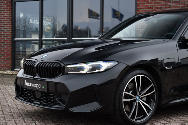 BMW 3 Serie Touring 330e M-Sport Pano ACC Trekh H/K HUD 19inch Stuurverw
