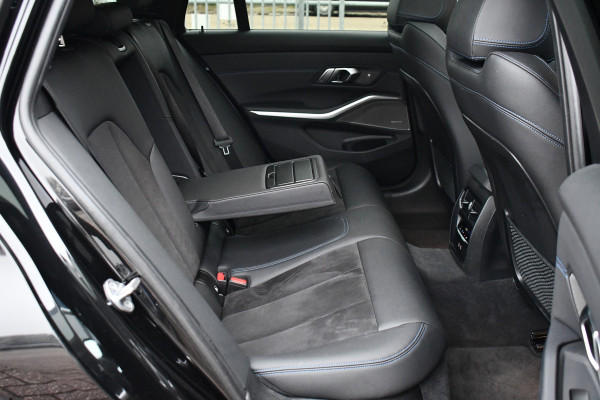 BMW 3 Serie Touring 330e M-Sport Pano ACC Trekh H/K HUD 19inch Stuurverw