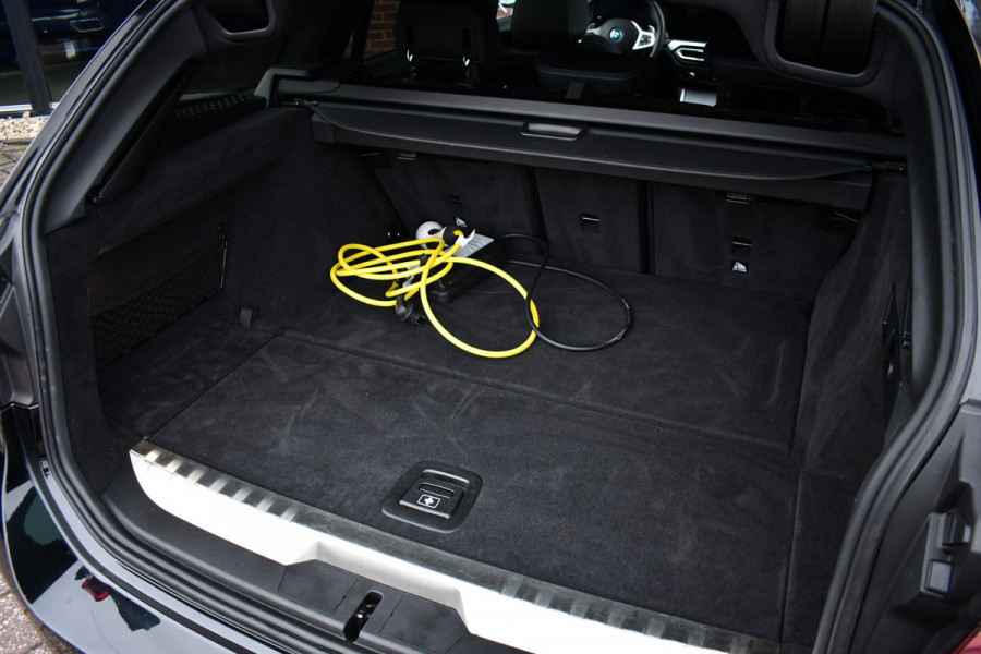 BMW 3 Serie Touring 330e M-Sport Pano ACC Trekh H/K HUD 19inch Stuurverw