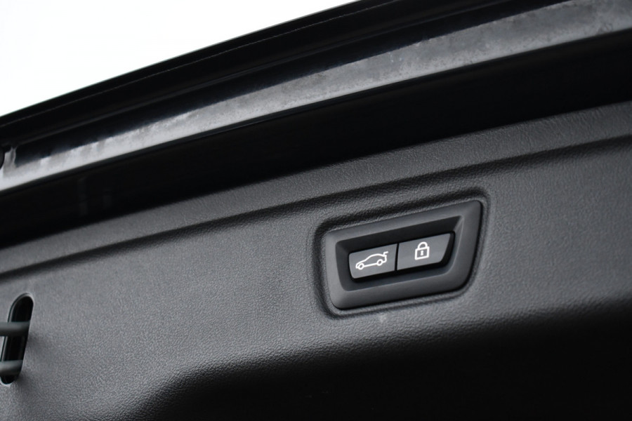 BMW 3 Serie Touring 330e M-Sport Pano ACC Trekh H/K HUD 19inch Stuurverw