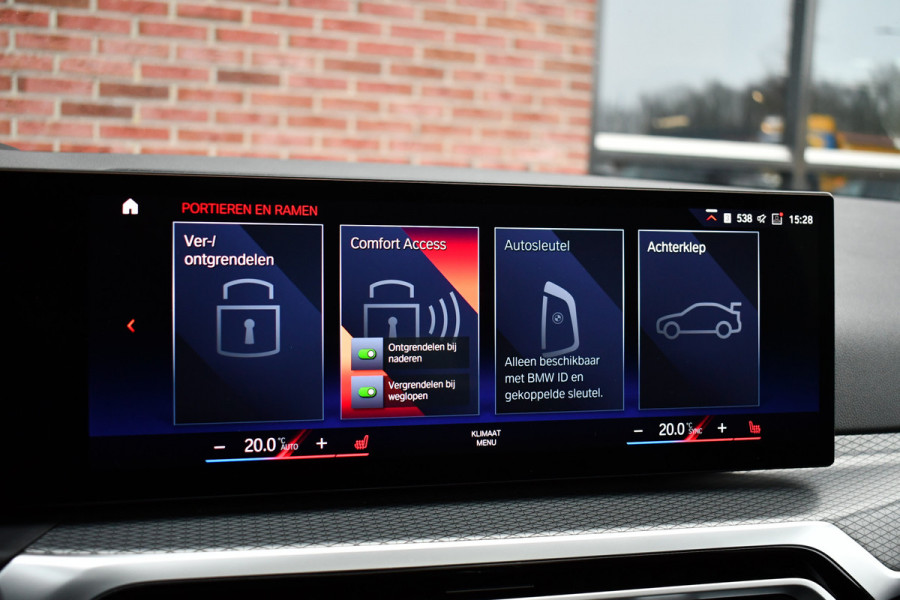 BMW 3 Serie Touring 330e M-Sport Pano ACC Trekh H/K HUD 19inch Stuurverw