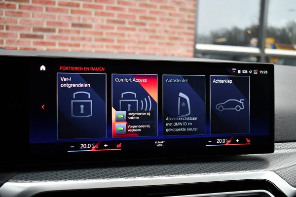 BMW 3 Serie Touring 330e M-Sport Pano ACC Trekh H/K HUD 19inch Stuurverw