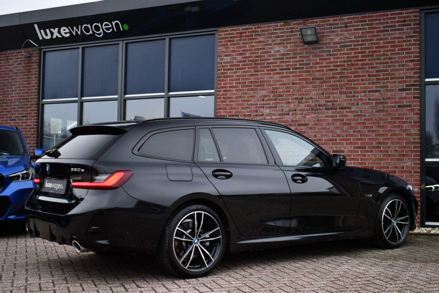 BMW 3 Serie Touring 330e M-Sport Pano ACC Trekh H/K HUD 19inch Stuurverw