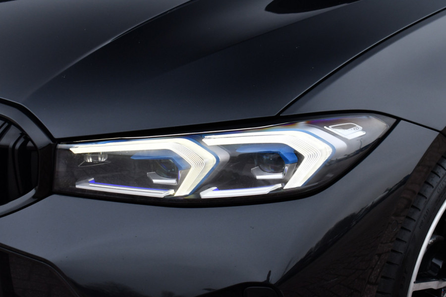 BMW 3 Serie Touring 330e M-Sport Pano ACC Trekh H/K HUD 19inch Stuurverw