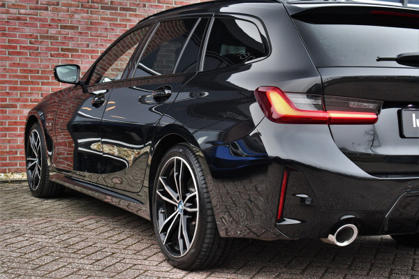 BMW 3 Serie Touring 330e M-Sport Pano ACC Trekh H/K HUD 19inch Stuurverw
