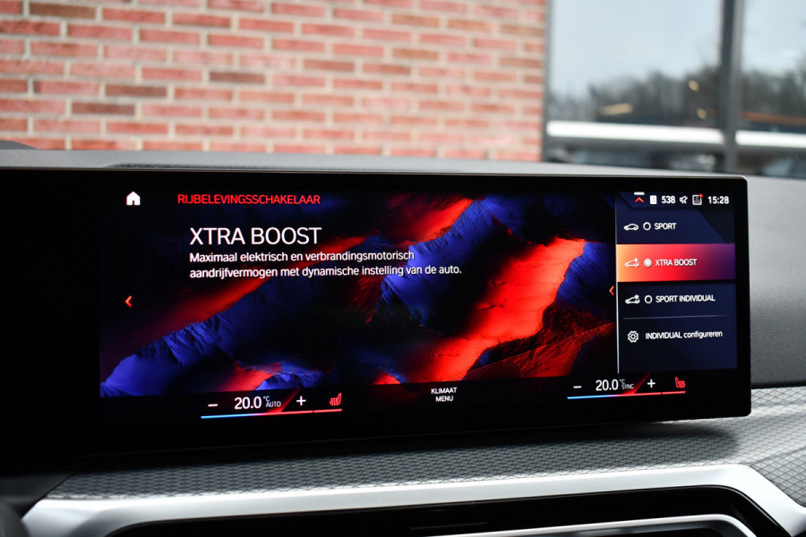 BMW 3 Serie Touring 330e M-Sport Pano ACC Trekh H/K HUD 19inch Stuurverw