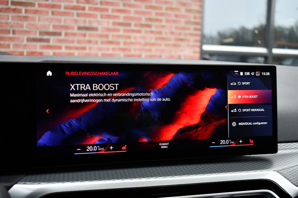 BMW 3 Serie Touring 330e M-Sport Pano ACC Trekh H/K HUD 19inch Stuurverw