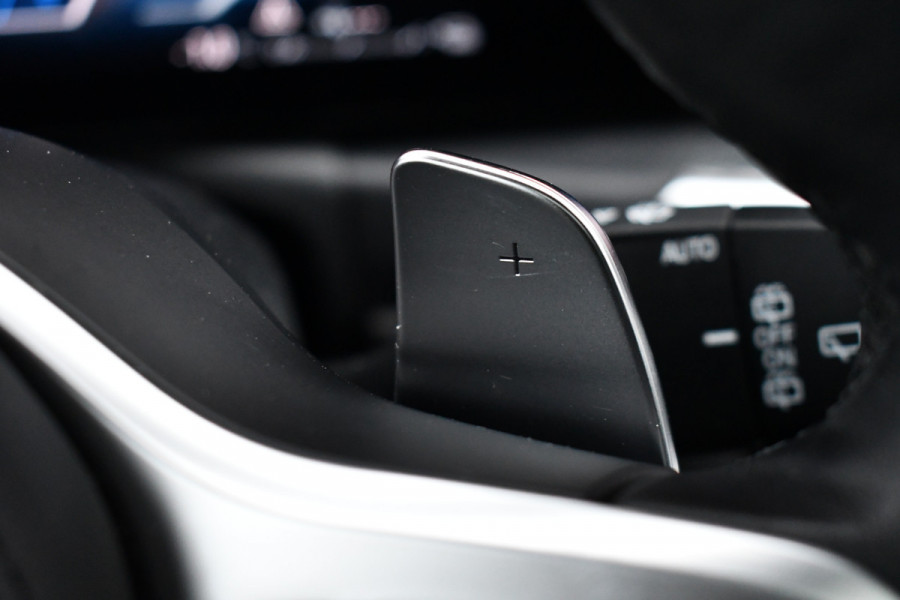 BMW 3 Serie Touring 330e M-Sport Pano ACC Trekh H/K HUD 19inch Stuurverw