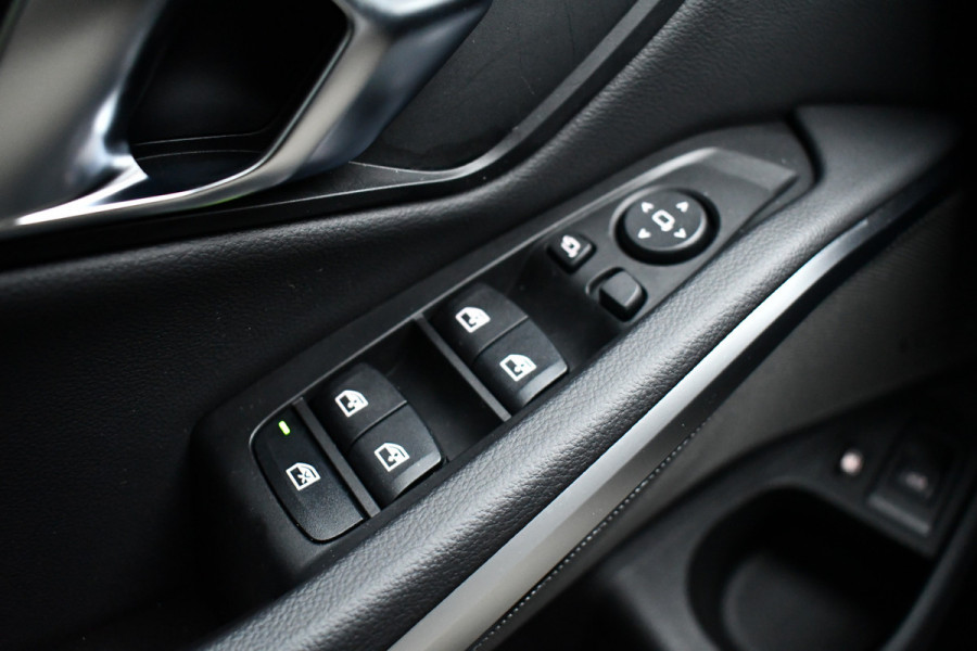 BMW 3 Serie Touring 330e M-Sport Pano ACC Trekh H/K HUD 19inch Stuurverw