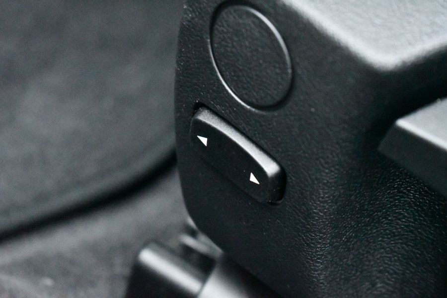 BMW 3 Serie Touring 330e M-Sport Pano ACC Trekh H/K HUD 19inch Stuurverw