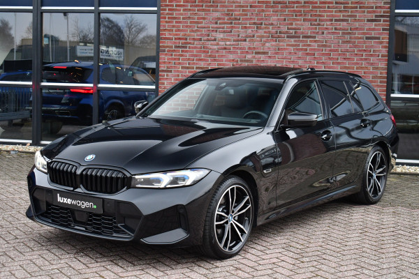 BMW 3 Serie Touring 330e M-Sport Pano ACC Trekh H/K HUD 19inch Stuurverw