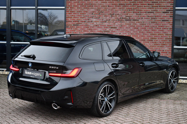 BMW 3 Serie Touring 330e M-Sport Pano ACC Trekh H/K HUD 19inch Stuurverw