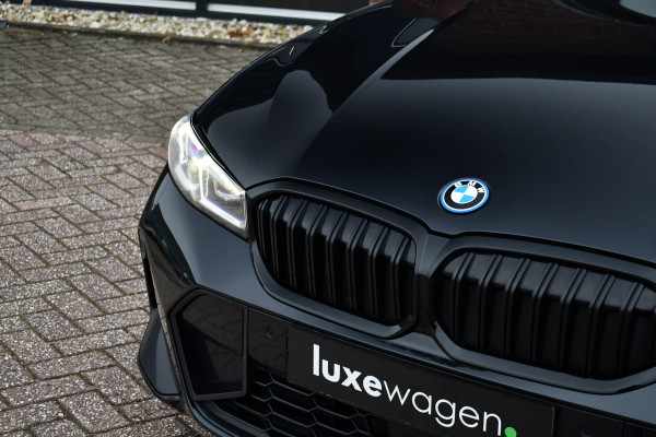 BMW 3 Serie Touring 330e M-Sport Pano ACC Trekh H/K HUD 19inch Stuurverw