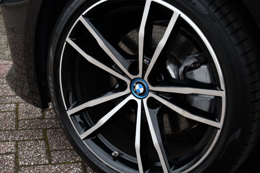 BMW 3 Serie Touring 330e M-Sport Pano ACC Trekh H/K HUD 19inch Stuurverw