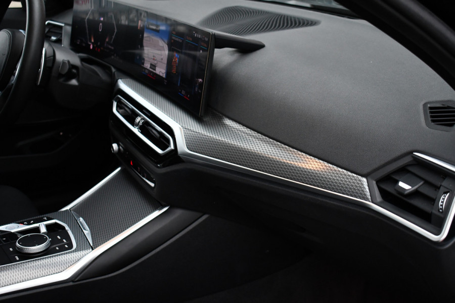 BMW 3 Serie Touring 330e M-Sport Pano ACC Trekh H/K HUD 19inch Stuurverw