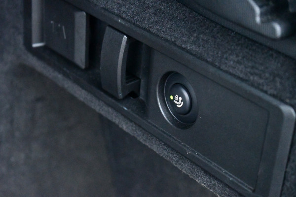 BMW 3 Serie Touring 330e M-Sport Pano ACC Trekh H/K HUD 19inch Stuurverw