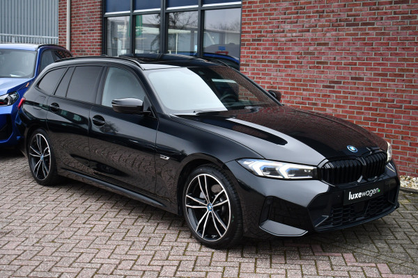 BMW 3 Serie Touring 330e M-Sport Pano ACC Trekh H/K HUD 19inch Stuurverw