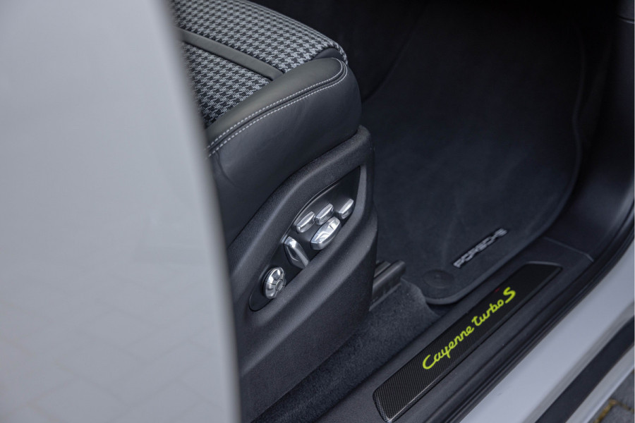 Porsche Cayenne Coupé 4.0 Turbo S E-Hybrid Keramisch Akrapovic PPF Innodrive Lightweight Pack