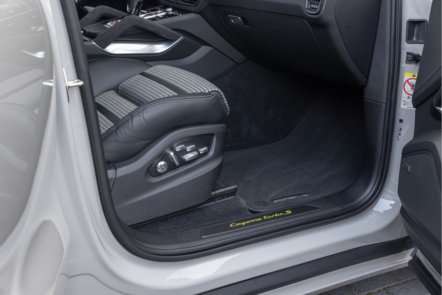 Porsche Cayenne Coupé 4.0 Turbo S E-Hybrid Keramisch Akrapovic PPF Innodrive Lightweight Pack