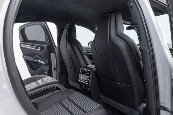 Porsche Cayenne Coupé 4.0 Turbo S E-Hybrid Keramisch Akrapovic PPF Innodrive Lightweight Pack