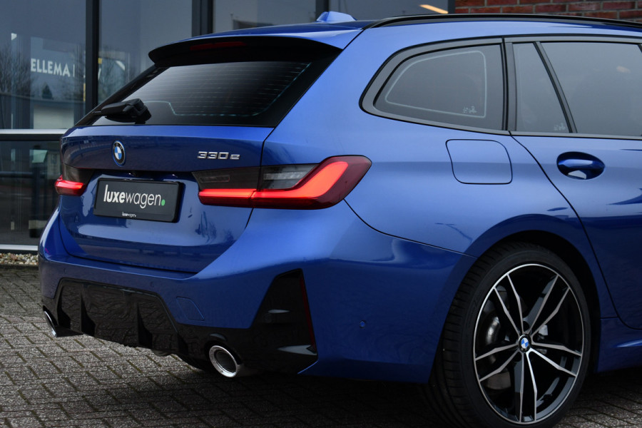 BMW 3 Serie Touring 330e M-Sport Pano ACC Trekhaak HiFi 19inch