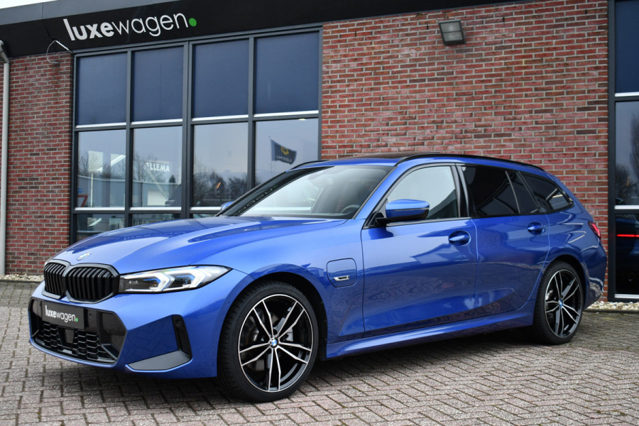BMW 3 Serie Touring 330e M-Sport Pano ACC Trekhaak HiFi 19inch