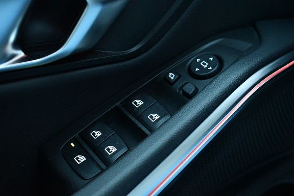 BMW 3 Serie Touring 330e M-Sport Pano ACC Trekhaak HiFi 19inch