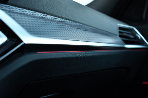 BMW 3 Serie Touring 330e M-Sport Pano ACC Trekhaak HiFi 19inch