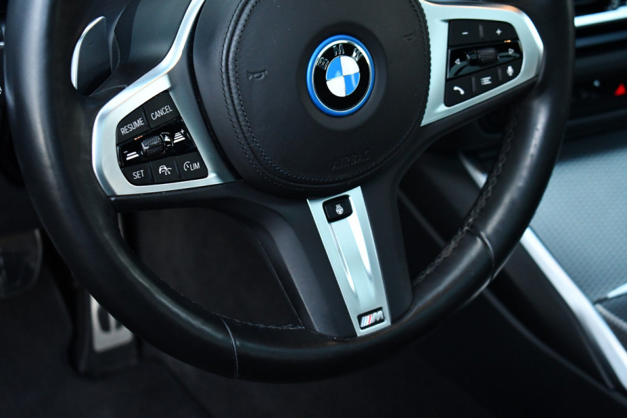 BMW 3 Serie Touring 330e M-Sport Pano ACC Trekhaak HiFi 19inch