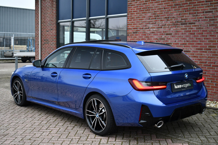 BMW 3 Serie Touring 330e M-Sport Pano ACC Trekhaak HiFi 19inch