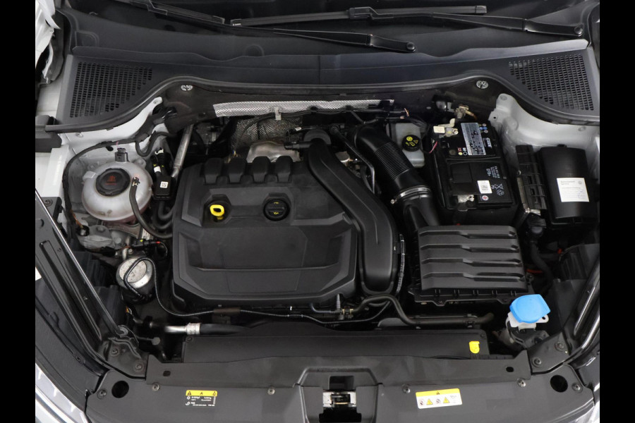 Škoda Karoq 1.5 TSI ACT Sportline Business Automaat | Navigatie | 1e eigenaar | Trekhaak |