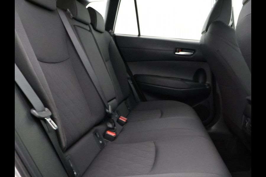 Toyota Corolla Cross Hybrid 140 Dynamic | Stuur-/ & Stoelverwarming | Parkeersensoren | Dodehoek detectie | Elektrische kofferbak