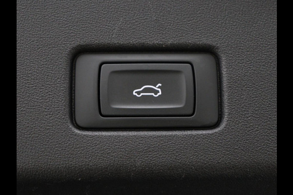 Audi Q4 e-tron 35 Launch edition Advanced Plus 55 kWh | Panoramadak | Stoelverwarming | Adaptive cruise | Matrix LED | Warmtepomp | Navigatie | Carplay | Sportstoelen