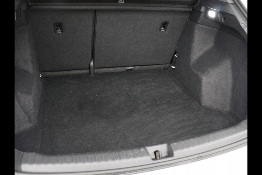 Audi Q4 e-tron 35 Launch edition Advanced Plus 55 kWh | Panoramadak | Stoelverwarming | Adaptive cruise | Matrix LED | Warmtepomp | Navigatie | Carplay | Sportstoelen