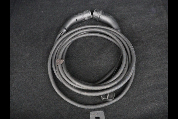 Audi Q4 e-tron 35 Launch edition Advanced Plus 55 kWh | Panoramadak | Stoelverwarming | Adaptive cruise | Matrix LED | Warmtepomp | Navigatie | Carplay | Sportstoelen