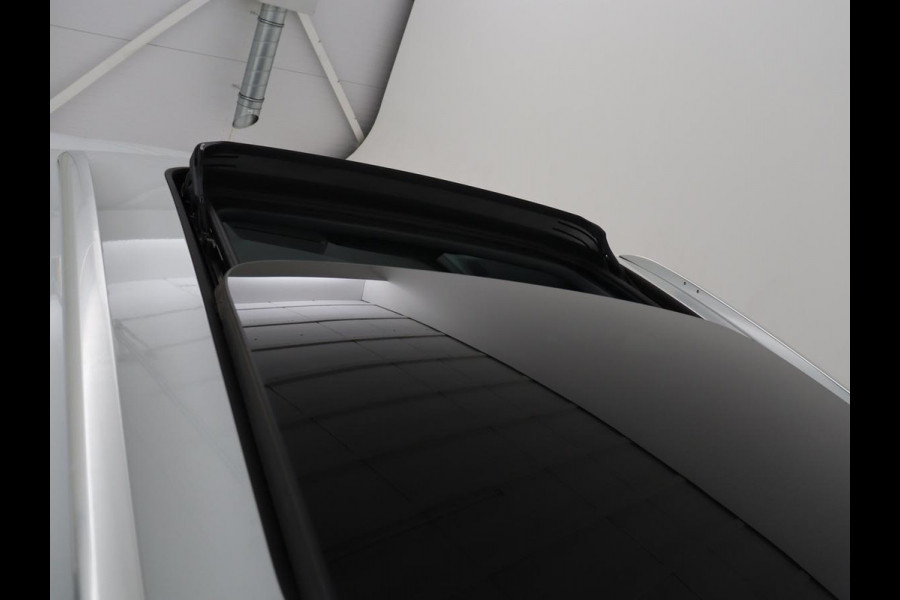 Audi Q4 e-tron 35 Launch edition Advanced Plus 55 kWh | Panoramadak | Stoelverwarming | Adaptive cruise | Matrix LED | Warmtepomp | Navigatie | Carplay | Sportstoelen