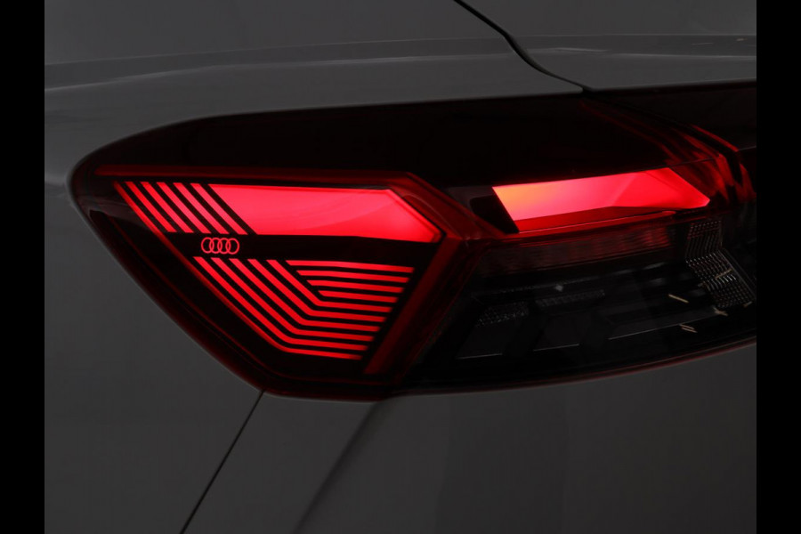 Audi Q4 e-tron 35 Launch edition Advanced Plus 55 kWh | Panoramadak | Stoelverwarming | Adaptive cruise | Matrix LED | Warmtepomp | Navigatie | Carplay | Sportstoelen