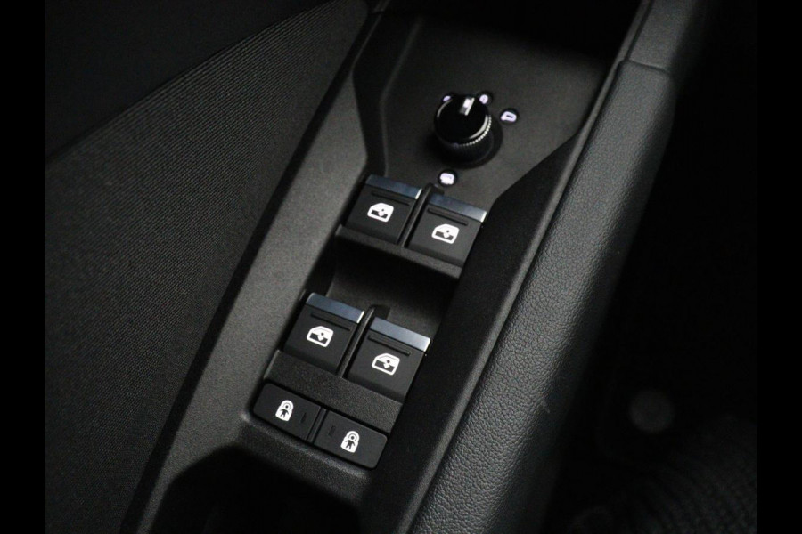 Audi Q4 e-tron 35 Launch edition Advanced Plus 55 kWh | Panoramadak | Stoelverwarming | Adaptive cruise | Matrix LED | Warmtepomp | Navigatie | Carplay | Sportstoelen