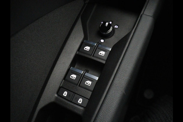 Audi Q4 e-tron 35 Launch edition Advanced Plus 55 kWh | Panoramadak | Stoelverwarming | Adaptive cruise | Matrix LED | Warmtepomp | Navigatie | Carplay | Sportstoelen