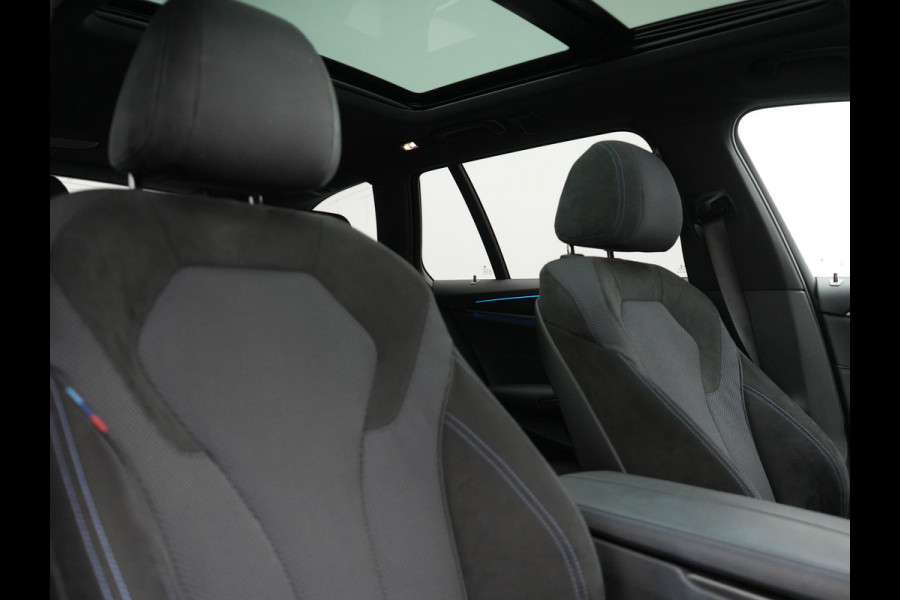 BMW 5 Serie Touring 530e xDrive M Sport Plug In Hybrid 293pk Dealer O.H. PHEV | Panodak | Head Up | Laser LED | 360 Camera | Harman & Kardon | Sfeerverlichting | Alcantara Sportstoelen Verwarmd | Keyless | Blis | Virtual | Navigatie | DAB |