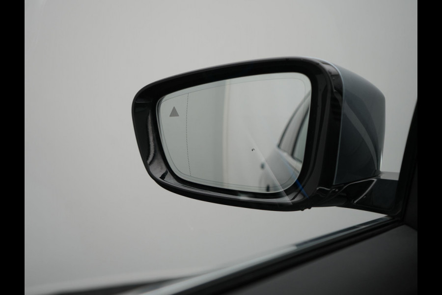 BMW 5 Serie Touring 530e xDrive M Sport Plug In Hybrid 293pk Dealer O.H. PHEV | Panodak | Head Up | Laser LED | 360 Camera | Harman & Kardon | Sfeerverlichting | Alcantara Sportstoelen Verwarmd | Keyless | Blis | Virtual | Navigatie | DAB |