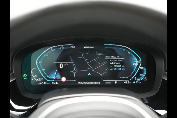 BMW 5 Serie Touring 530e xDrive M Sport Plug In Hybrid 293pk Dealer O.H. PHEV | Panodak | Head Up | Laser LED | 360 Camera | Harman & Kardon | Sfeerverlichting | Alcantara Sportstoelen Verwarmd | Keyless | Blis | Virtual | Navigatie | DAB |