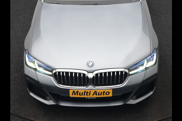 BMW 5 Serie Touring 530e xDrive M Sport Plug In Hybrid 293pk Dealer O.H. PHEV | Panodak | Head Up | Laser LED | 360 Camera | Harman & Kardon | Sfeerverlichting | Alcantara Sportstoelen Verwarmd | Keyless | Blis | Virtual | Navigatie | DAB |