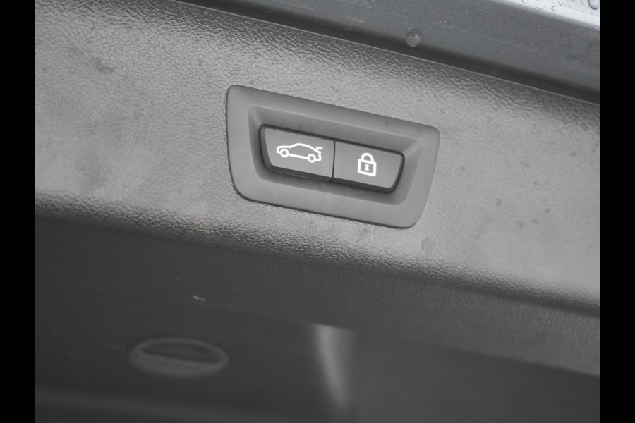 BMW 5 Serie Touring 530e xDrive M Sport Plug In Hybrid 293pk Dealer O.H. PHEV | Panodak | Head Up | Laser LED | 360 Camera | Harman & Kardon | Sfeerverlichting | Alcantara Sportstoelen Verwarmd | Keyless | Blis | Virtual | Navigatie | DAB |