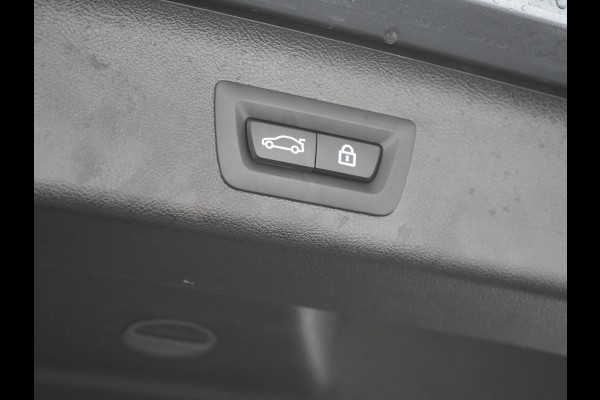 BMW 5 Serie Touring 530e xDrive M Sport Plug In Hybrid 293pk Dealer O.H. PHEV | Panodak | Head Up | Laser LED | 360 Camera | Harman & Kardon | Sfeerverlichting | Alcantara Sportstoelen Verwarmd | Keyless | Blis | Virtual | Navigatie | DAB |