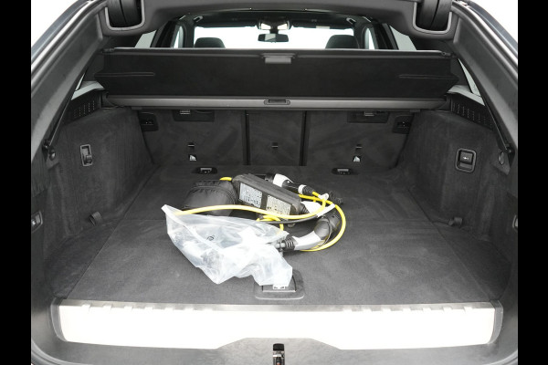 BMW 5 Serie Touring 530e xDrive M Sport Plug In Hybrid 293pk Dealer O.H. PHEV | Panodak | Head Up | Laser LED | 360 Camera | Harman & Kardon | Sfeerverlichting | Alcantara Sportstoelen Verwarmd | Keyless | Blis | Virtual | Navigatie | DAB |