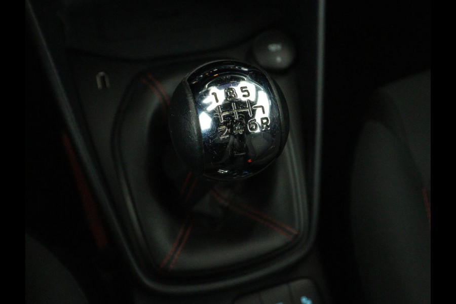 Ford Fiesta 1.0 EcoBoost ST-Line X | Adaptive cruise | Camera | Carplay | Navigatie | B&O Sound | Climate control | Bluetooth | Side Assist | Parkeerhulp