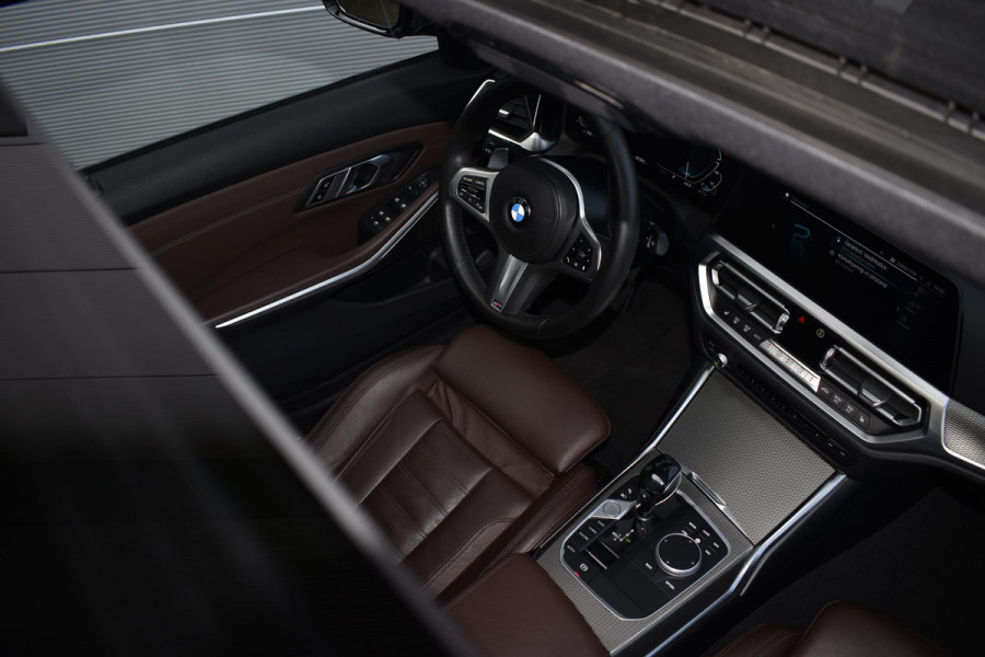 BMW 3 Serie Touring 330e Plugin Hybrid 292PK Aut. M-Sport | Panodak | Dravitgrau Individual | Trekhaak | Leder | Incl. garantie