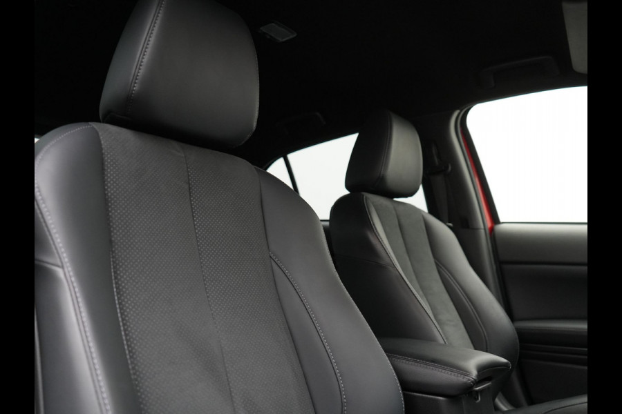 Mitsubishi Eclipse Cross 2.4 Black Edition Plug In Hybrid 188pk Dealer O.H. PHEV | Trekhaak | Adaptive Cruise | 360 Camera | Alcantara Sportstoelen & Stuur Verwarmd | Keyless | Blis | Navigatie Via TomTom | Apple Carplay | DAB |